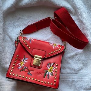 💁🏽‍♀️Red snap lock floral crossbody purse bag